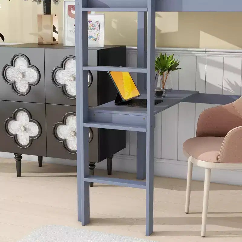 Letto a soppalco in legno di gomma matrimoniale con scrivania integrata, scaletta e ringhiera di sicurezza, 78.6 x 41.4 pollici