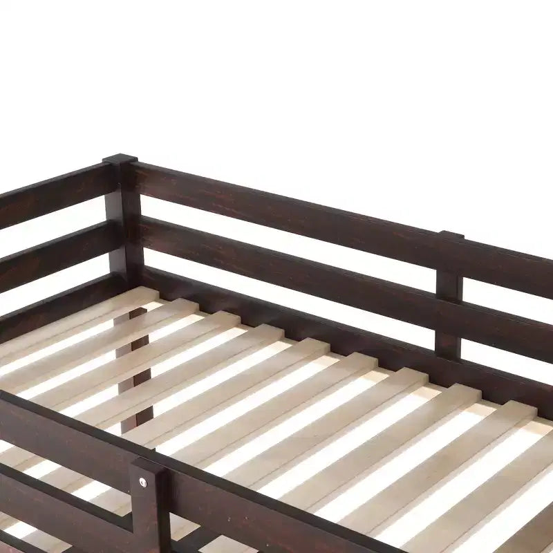 Letto a soppalco in legno di gomma matrimoniale con scrivania integrata, scaletta e ringhiera di sicurezza, 78.6 x 41.4 pollici
