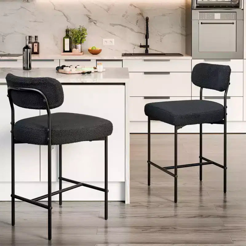 Set di 2 sgabelli da bar moderni imbottiti con altezza da bancone, schienale curvo ergonomico e gambe in metallo