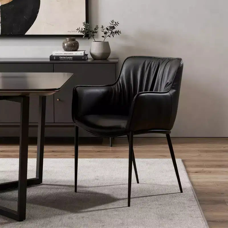 Sedia da pranzo con braccioli in ecopelle nera e acciaio, con schienale solido e stile contemporaneo
